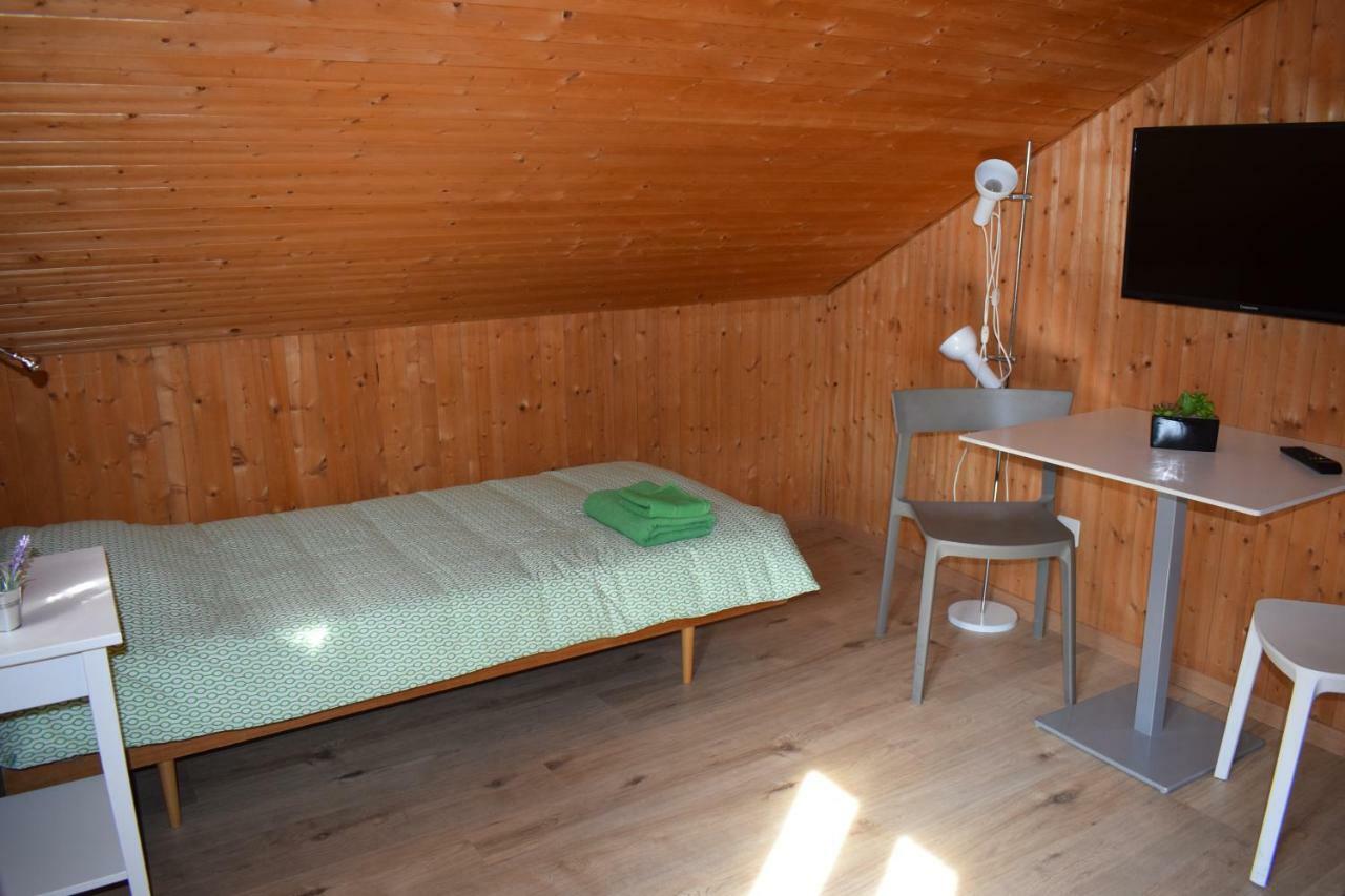 Camping/ Thermalbad Brigerbad Mit Bed & Breakfast Екстериор снимка